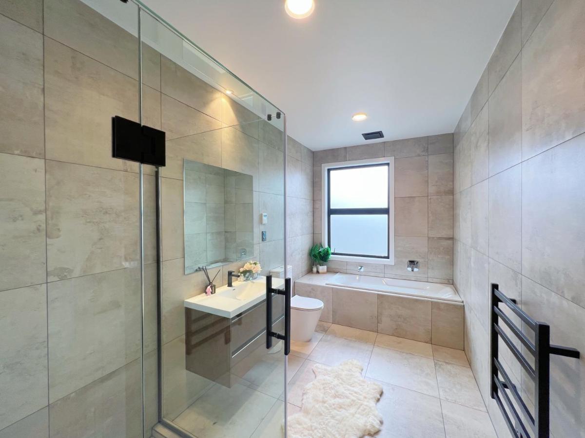 Elegant Beach House In Long Bay Villa Auckland Bagian luar foto