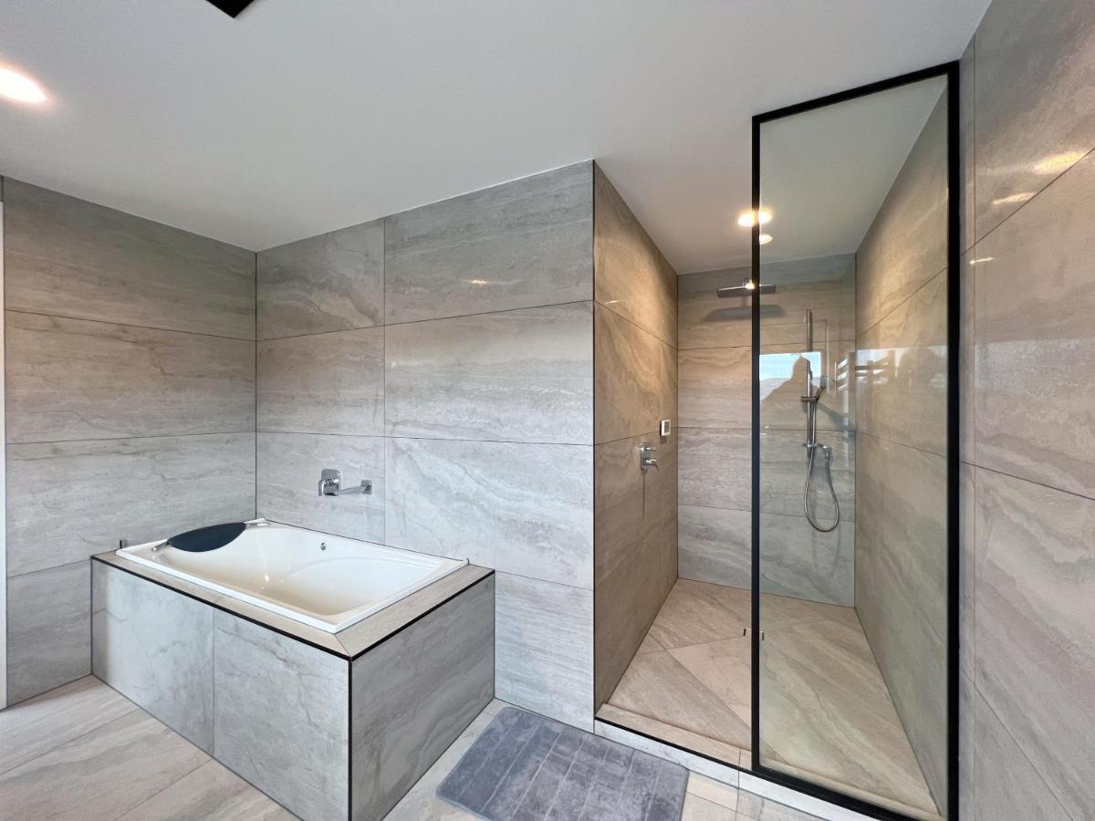Elegant Beach House In Long Bay Villa Auckland Bagian luar foto